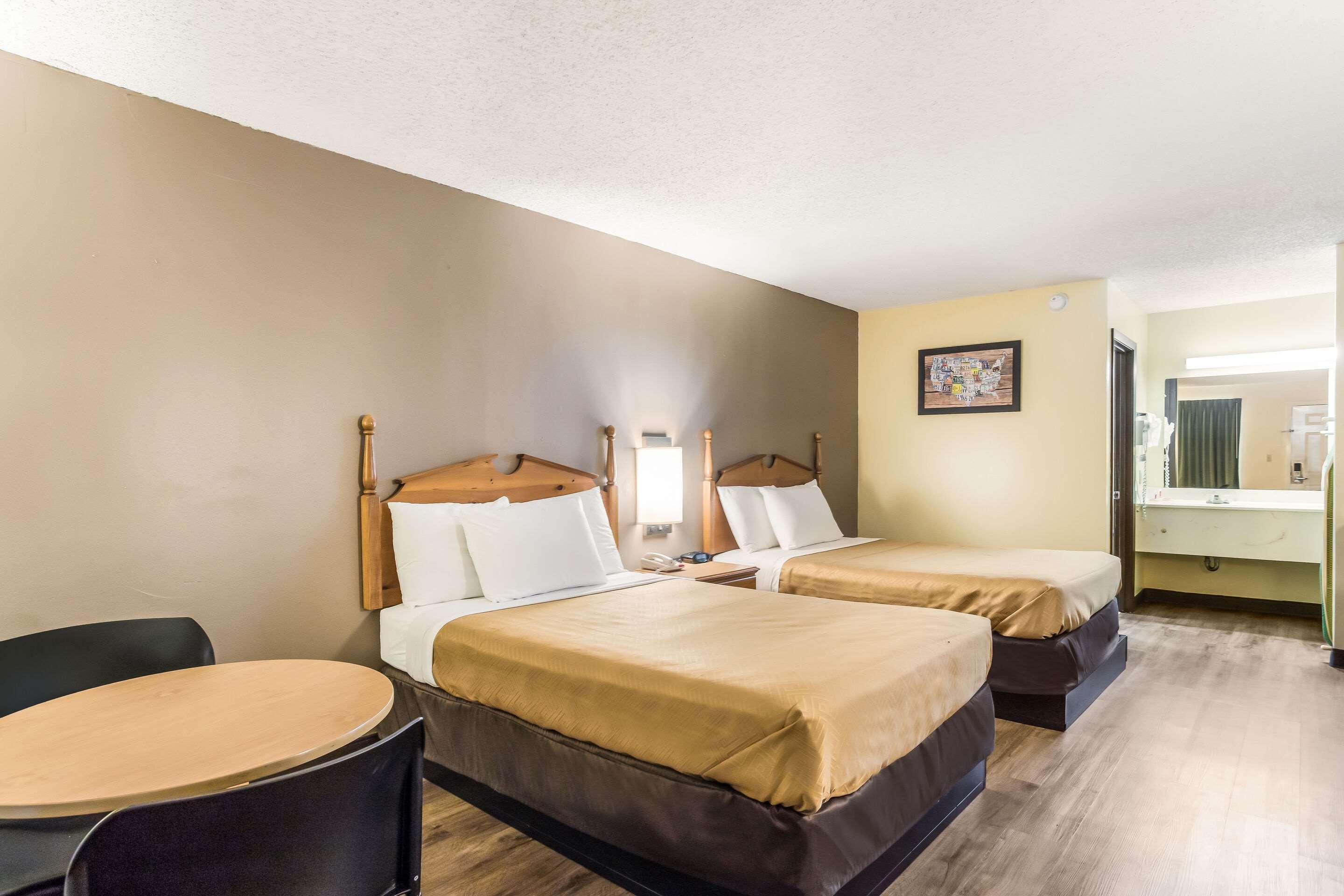 Econo Lodge Clinton Zewnętrze zdjęcie